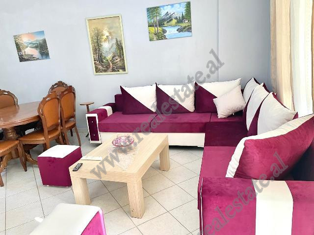 Apartament 2+1 ne rrugen Zonja Curre prane Ish Tregut Elektrik ne Tirane.

Shtepia pozicionohet ne